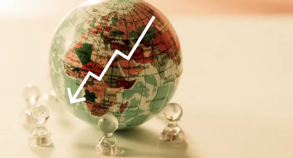 desaceleración económica mundial informó el Foro Económico Mundial : ...