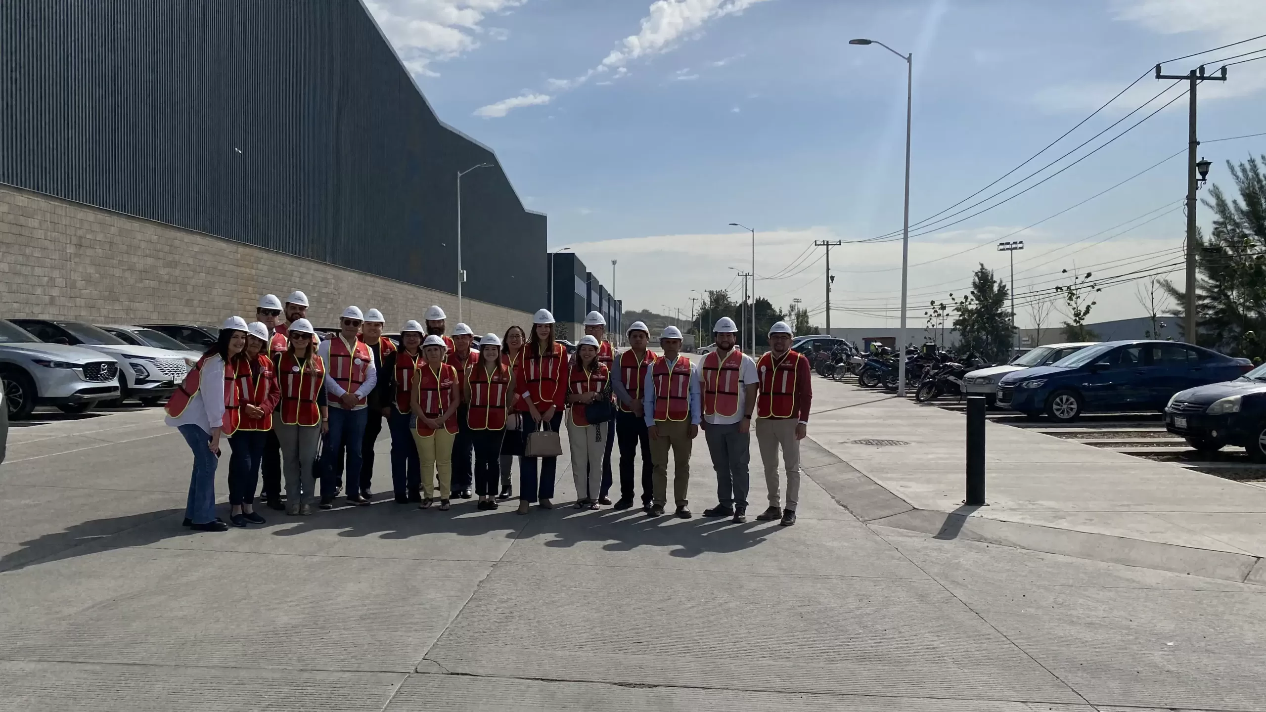 Comunidad de inversionistas en la entrega de Ferran V, Zapopan