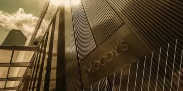 Moody’s: relajamiento de la política monetaria es positivo. Banxico y sector bancario