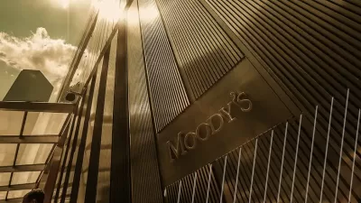 Moody’s: relajamiento de la política monetaria es positivo. Banxico y sector bancario